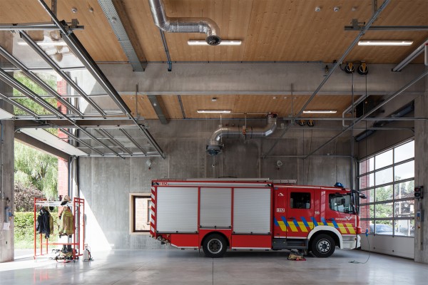 Brandweerwagen in brandweervoorpost Wilrijk