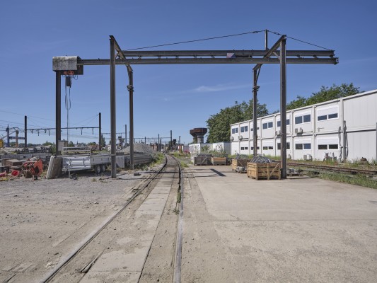 De terreinen van Infrabel met oude technisch treininfrastructuur 
