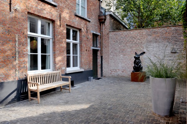 Achtergevel van de woningen aan Sint-Jacobstraat 3-15