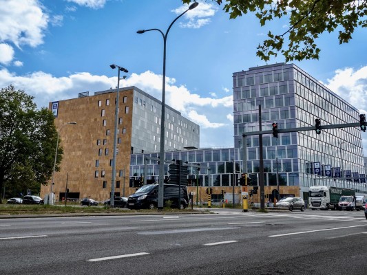Mastergebouw politie gezien vanaf de Singel.