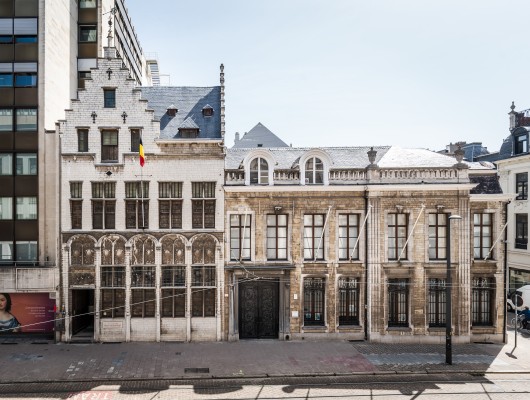 gevel van museum en voormalige gezinswoning Mayer van den Bergh