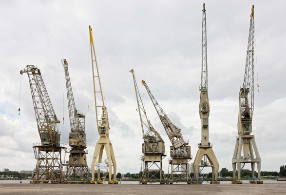 De historische havenkranen aan de Rijnkaai © Filip Dujardin