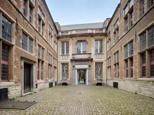 Binnenplaats Kloosterstraat 15 voor de renovatie © AG VESPA - Bart Gosselin