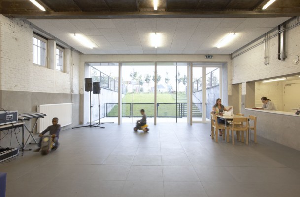 Het interieur van de kinderopvang in het Opleidingsgebouw, met zicht op Park Spoor Noord