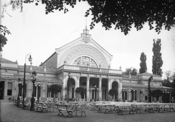 historische foto van zaal Harmonie  uit begin van de 20ste eeuw 