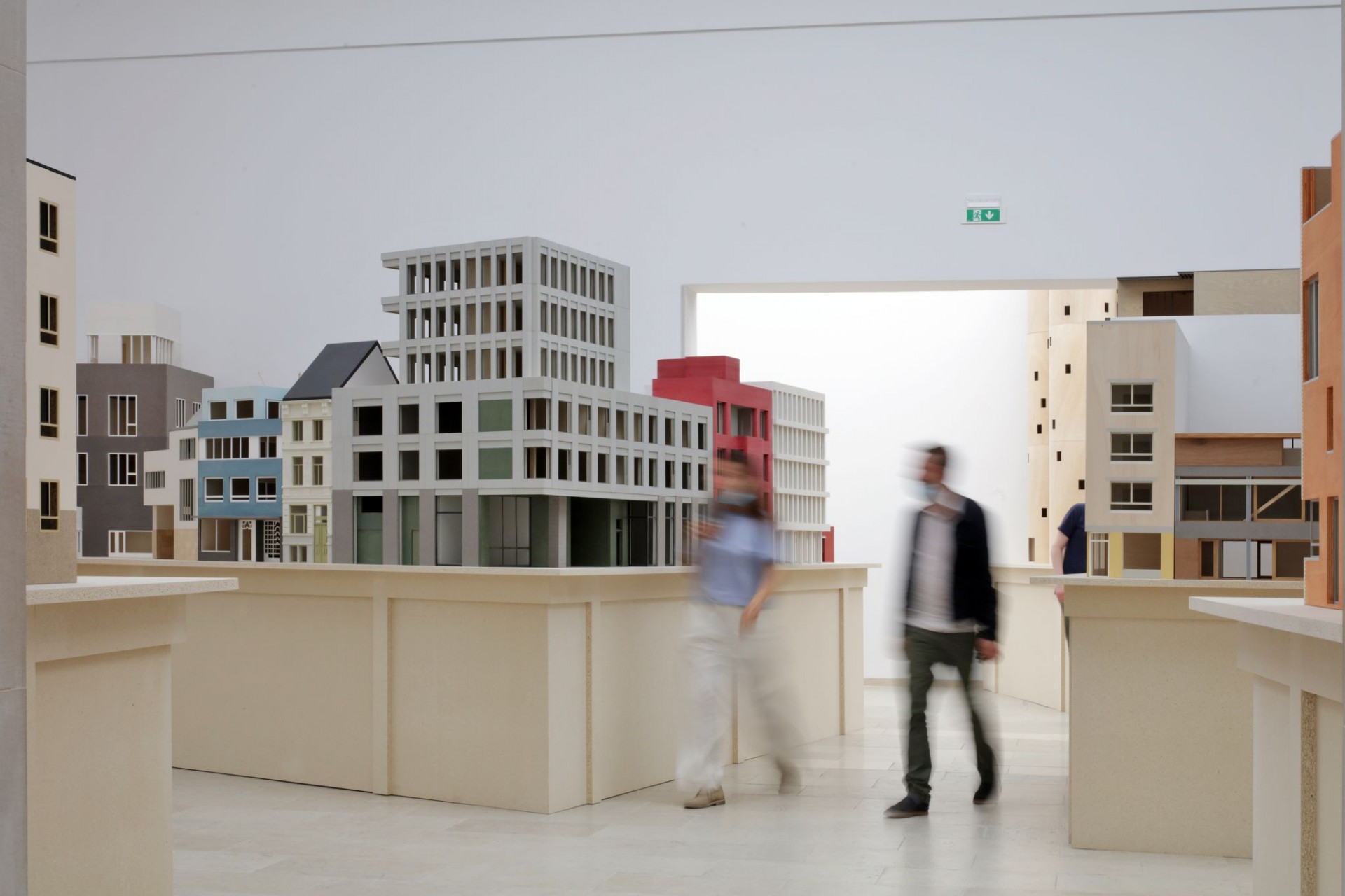 Maquettes van bouwprojecten in het Belgisch paviljoen op de Biennale Architettura 2021.