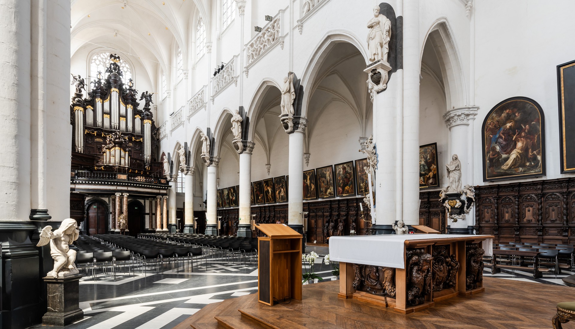 interieur van de Sint-Pauluskerk