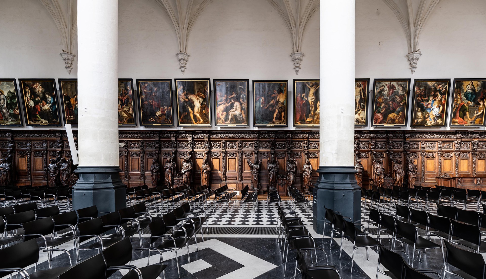 De 15 schilderijen "Mysteriën van de Rozenkrans" in de Sint-Pauluskerk
