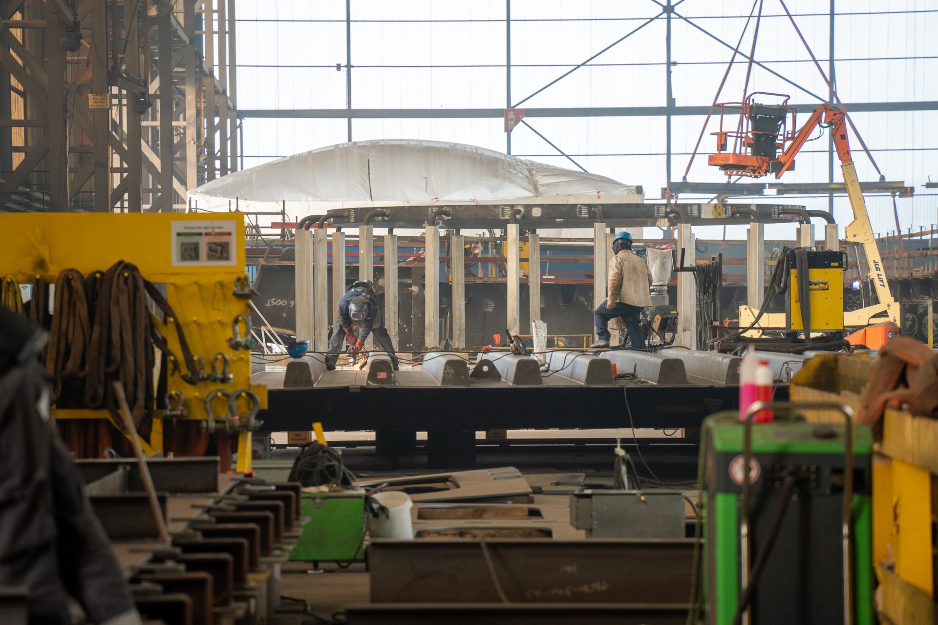 Deze foto toont een detailfoto van het atelier in Hoboken waar het nieuwe ponton Steenplein wordt gebouwd
