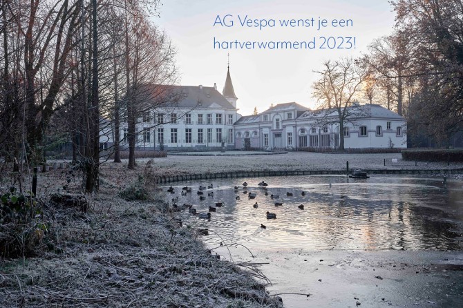 Winterbeeld van de vijver en het gerenoveerde kasteel Runcvoorthof.