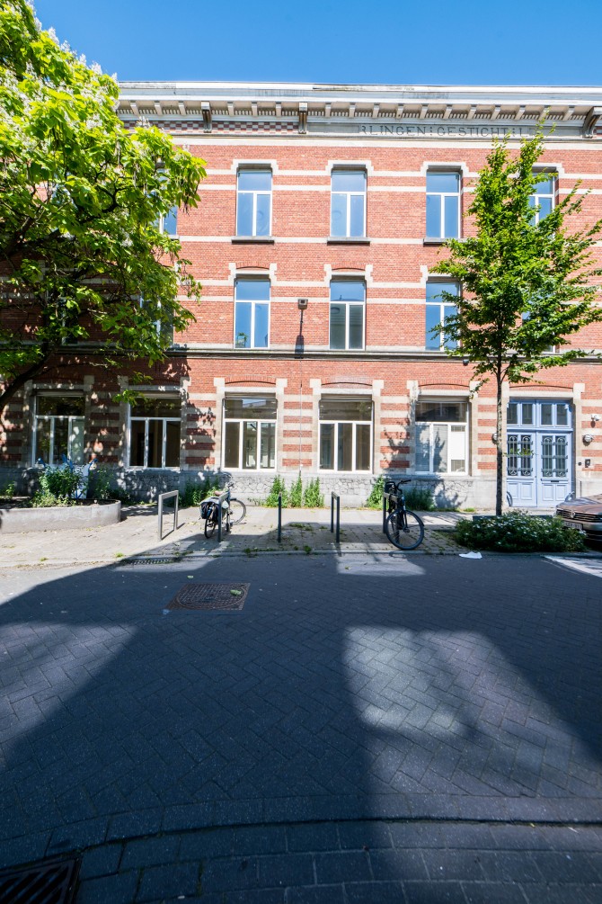 gerenoveerde gevel met rode bakstenene