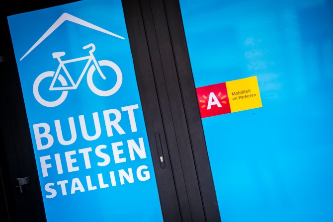 Deur buurtfietsenstalling