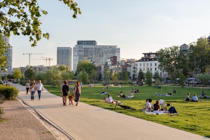 De centrale grasweide in het Zuidpark © Isabell Pateer