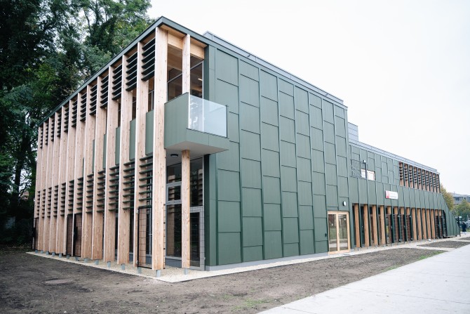zijaanzicht nieuw gebouw