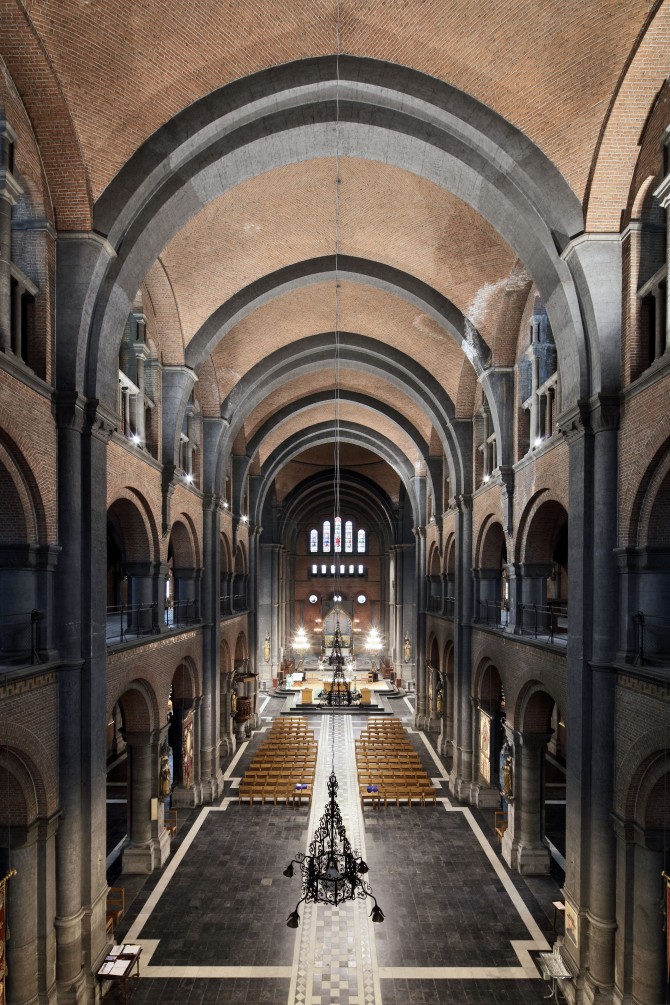 Het interieur van de Sint-Jan-Evangelistkerk