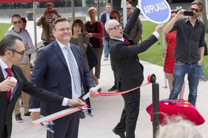 Officiële opening nieuwe wijkplein met schepen van Stadsontwikkeling Rob Van de Velde