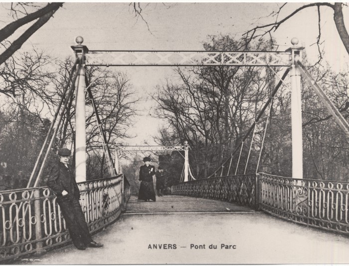 De historische hangbrug in het stadspark in 1906. ©FelixArchief/Stadsarchief Antwerpen