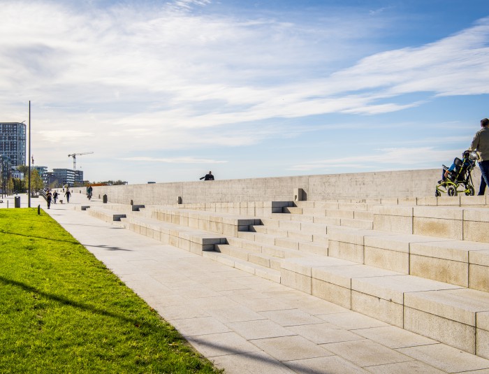 De heraangelegde Scheldekaaien in het deelgebied Sint-Andries en Zuid 