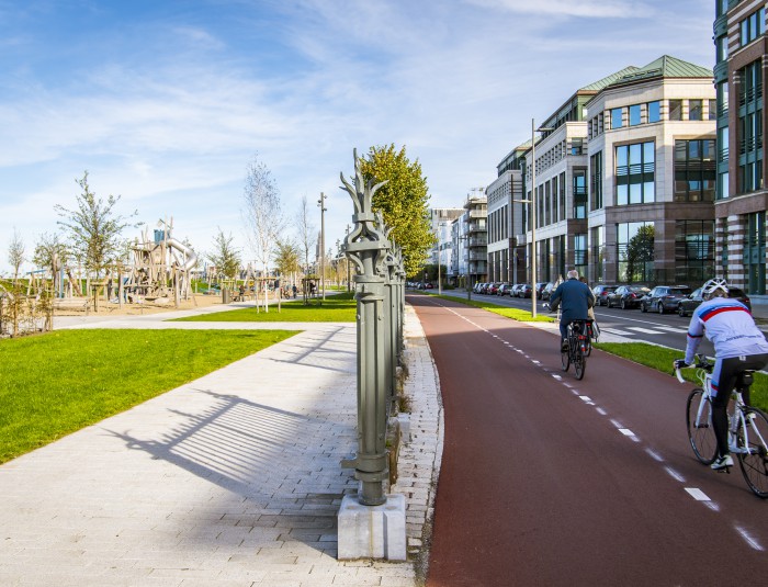 De heraangelegde Scheldekaaien in het deelgebied Sint-Andries en Zuid en het nieuwe wegprofiel van de De Gerlachekaai © Frederik Beyens