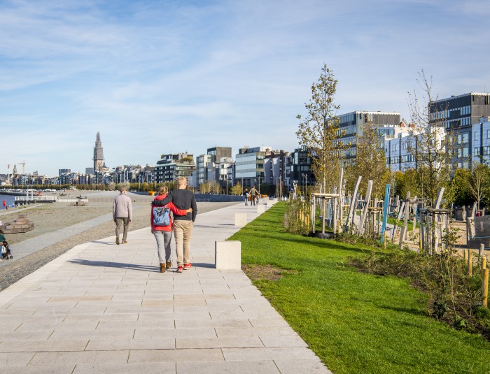 De heraangelegde Scheldekaaien in het deelgebied Sint-Andries en Zuid 
