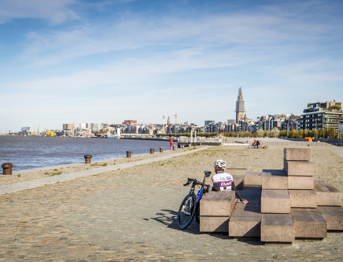 De heraangelegde Scheldekaaien in het deelgebied Sint-Andries en Zuid 