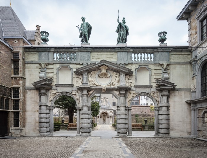 Gerestaureerde portiek en paviljoen ©Ans Brys
