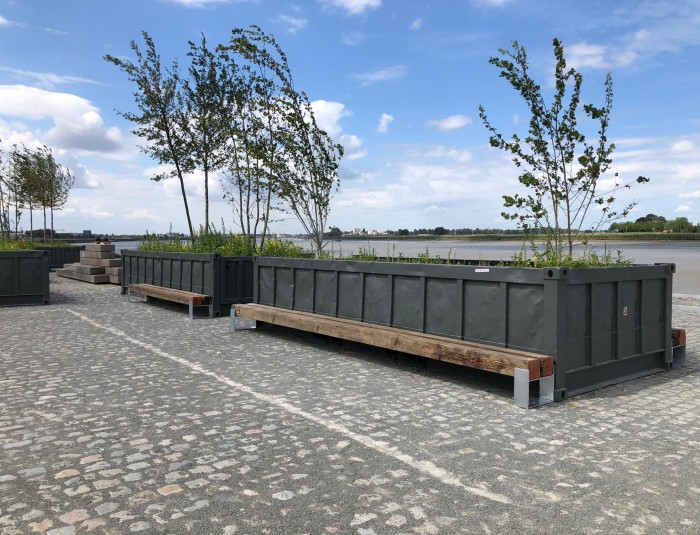 De zitbanken rond de nomadenbomen op de Scheldekaaien © Stadshout