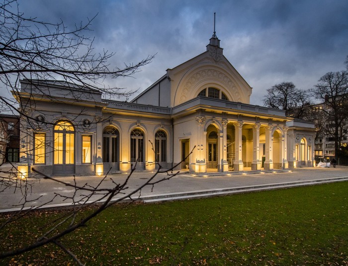 gerestaureerde zaal Harmonie in park Harmonie