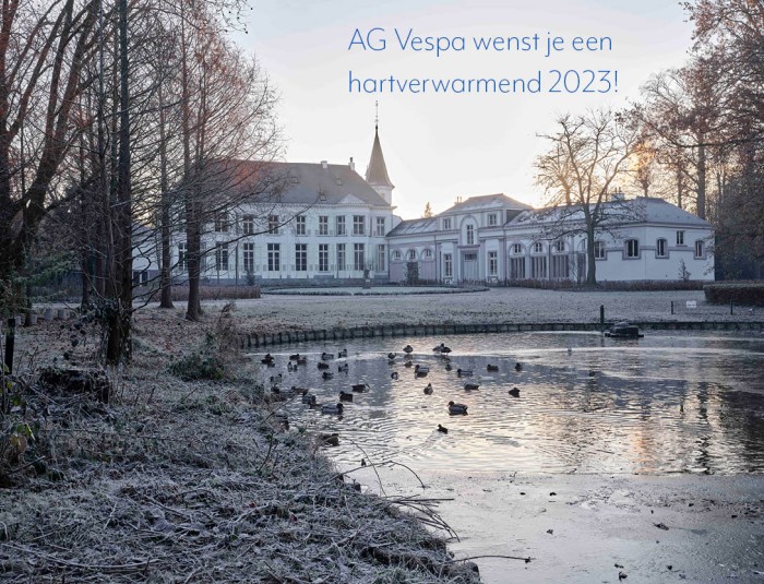 Winterbeeld van de vijver en het gerenoveerde kasteel Runcvoorthof.