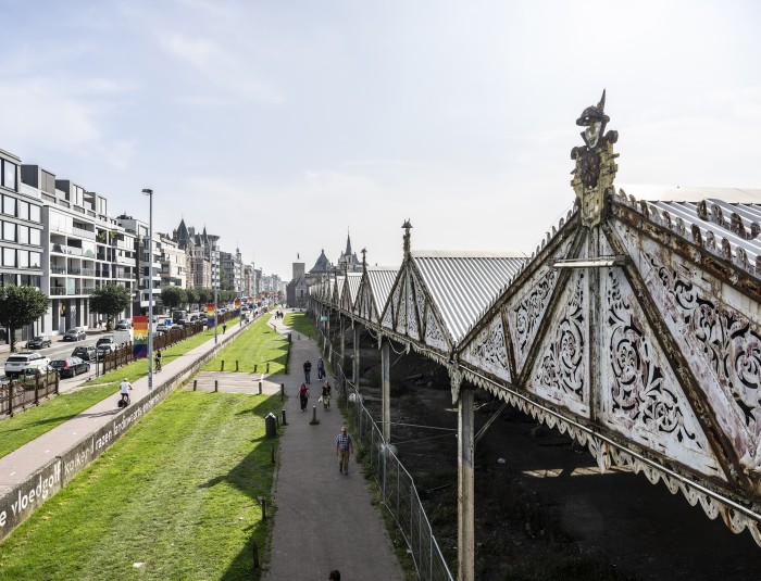 Afdaken van hangars aan Scheldekaaien