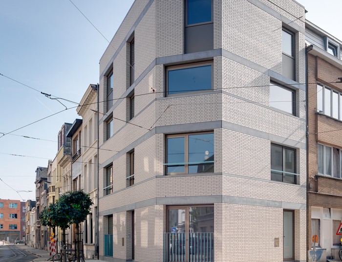 Voorgevel Rotterdamstraat 87 - Spoorstraat 2