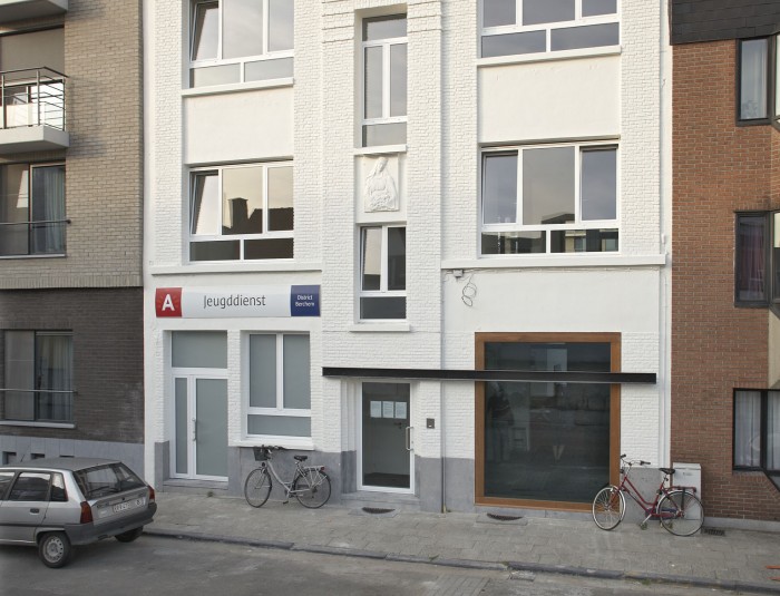 Voorgevel Jongerenontmoetingscentrum Berchem © Anja Van Eetveldt