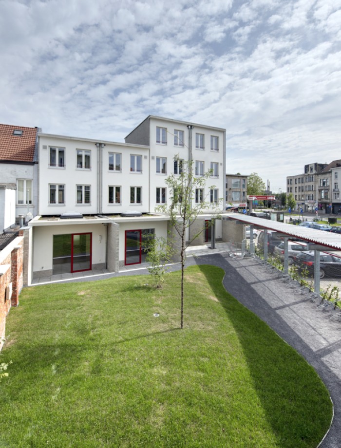 Binnenplein van woonproject Tirantas, bekeken vanuit appartementen aan Gravinstraat.