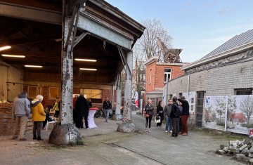 Buurtbewoners stellen vragen aan het bouwteam